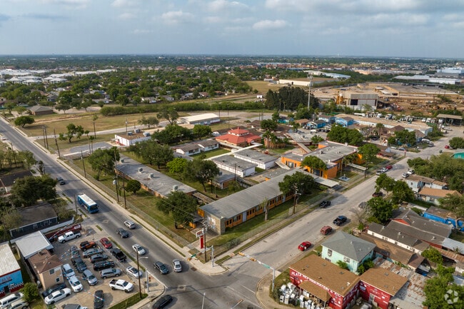 Victoria Heights Elementary School is located in central Brownsville on Roosevelt St.