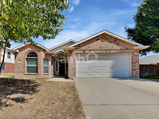 728 Raven Dr, Saginaw, TX 76131