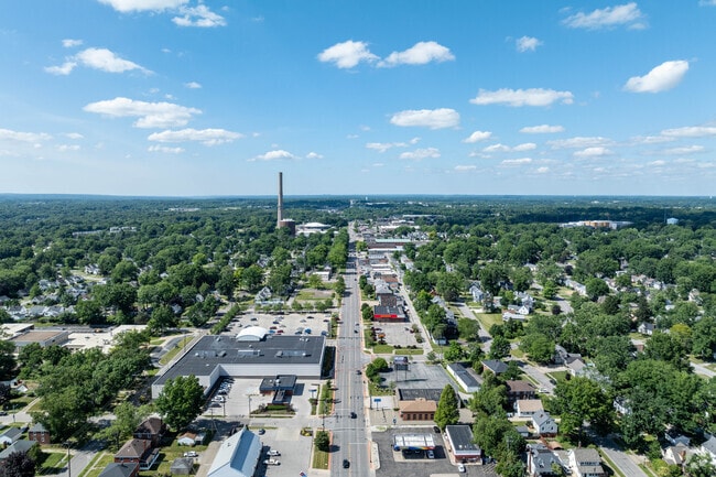 State Street runs north and south in the Broad Boulevard.