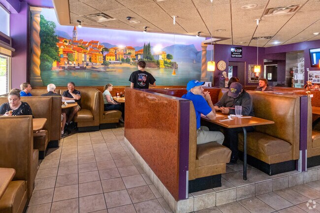 Gabby's serves a lunchtime crowd in Wyoming.