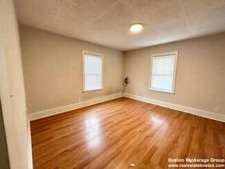 103 Buttonwood St, Boston, MA 02125