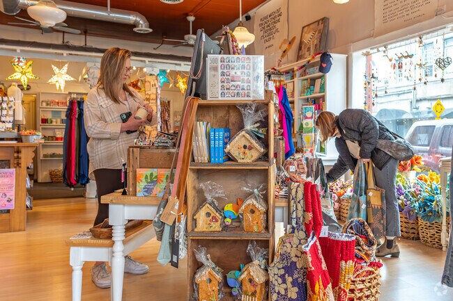 Shoppers from Vandalia can easily go downtown to enjoy more shopping options.