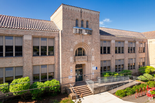Irvington Elementary School's main entrance.