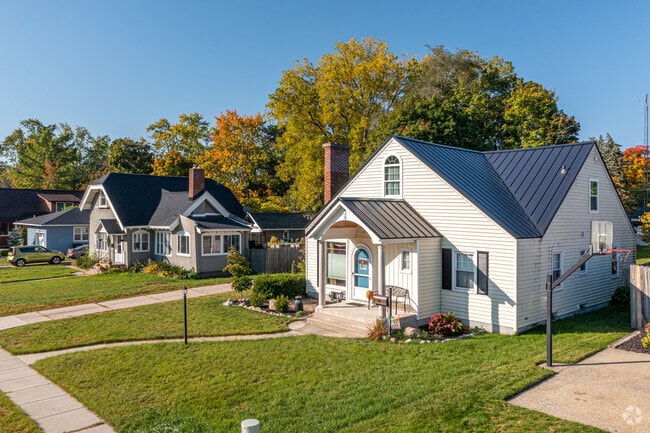 Many homes in Wyoming Park offer large front and back yards.