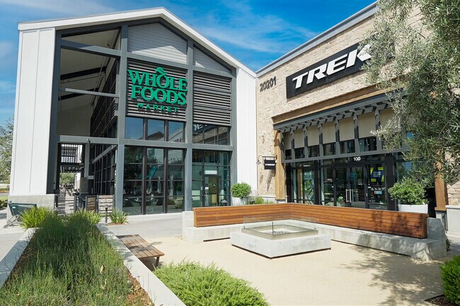 20568 Edgewood Ct, Los Angeles, CA 91311 - photo 4