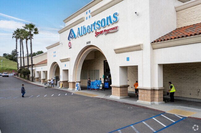Harbison Canyon residents can shop at Albertsons nearby.