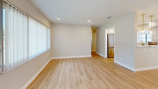 10095 Nassau Ct, Seminole, FL 33776 - photo 3