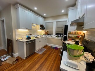 3961 Washington St Unit 3L, Boston, MA 02131