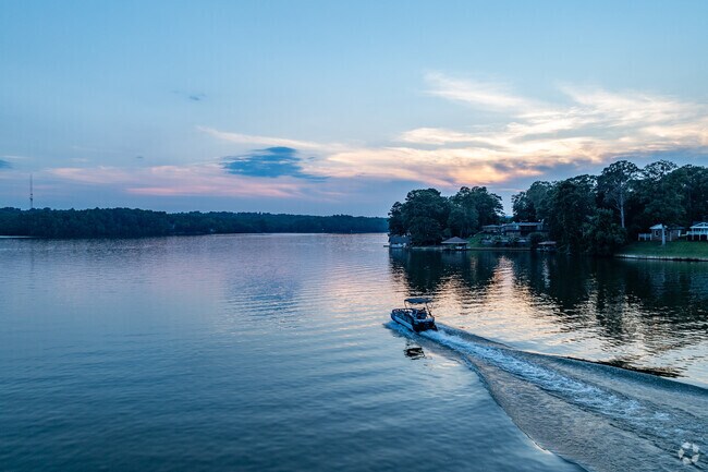 Waverly Terrace is located near all of the attractions Columbus has to offer.