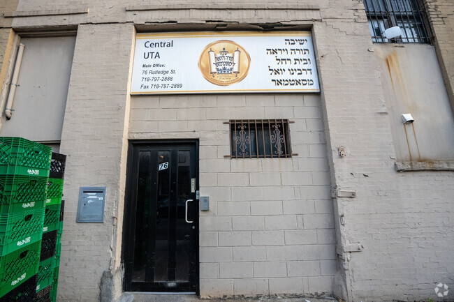 KHHD Yoel of Satmar Bp serves up to 4600 students across Brooklyn, NY.