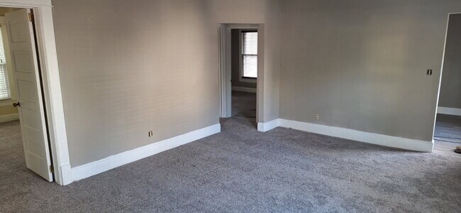 216 NE Douglas St unit 2, Lees Summit, MO 64063 - photo 3