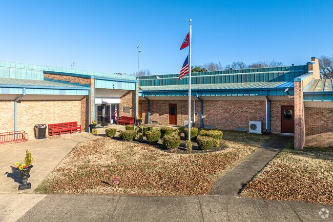 Families living near Santa Fe can send their kids to Spring Hill Elementary School.