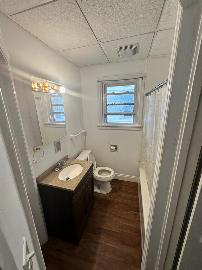 1608 Main St unit Lower Apartment, Stevens Point, WI 54481 - photo 3