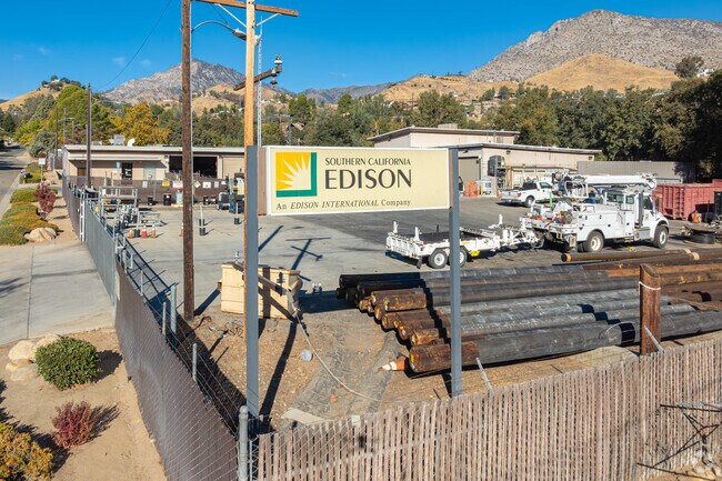 Southern California Edison in nearby Wofford Heights offers jobs for Kernville residents.