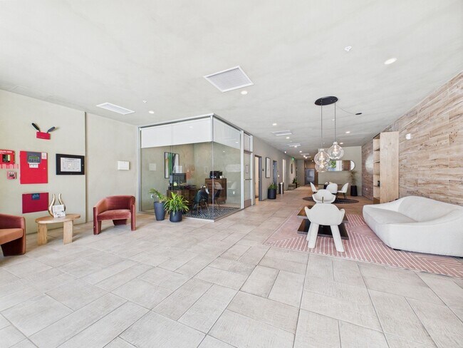 E on Adams, Los Angeles, CA 90016 - photo 5