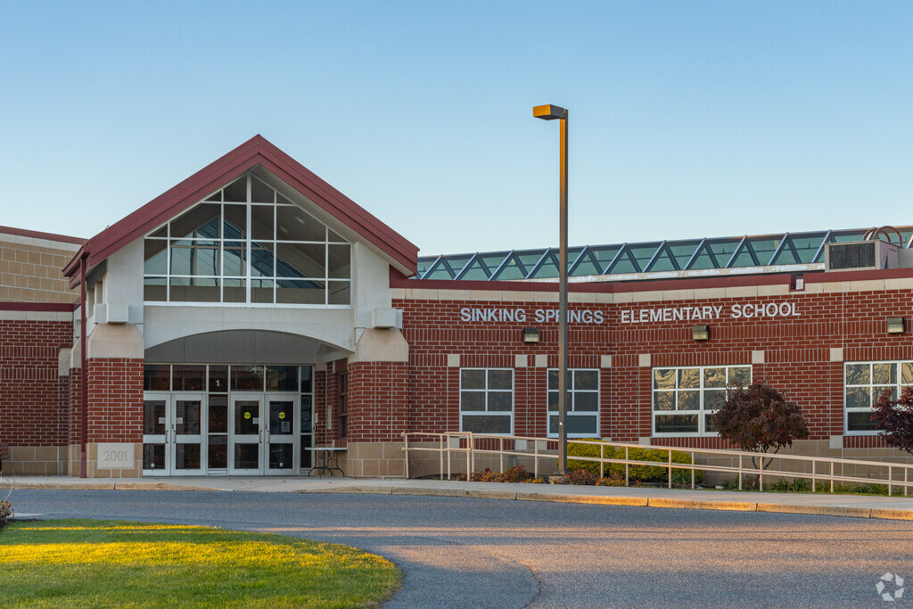 Sinking Springs Elementary School has a 14 to 1 student-teacher ratio.