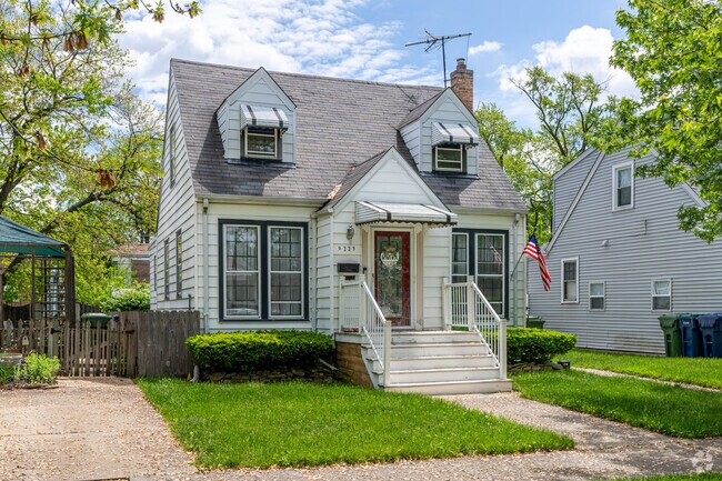 There are various Cape Cod homes in Evergreen Park.