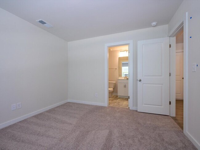 1112 Bismuth Ln, Charlotte, NC 28211 - photo 4