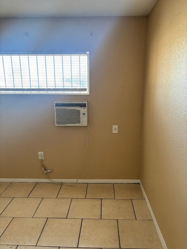 1644 Cadillac Ln, Las Vegas, NV 89106 - photo 7