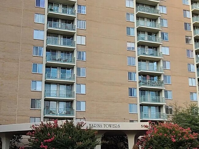 Marina Towers unit 313, Alexandria, VA 22314 - photo 4