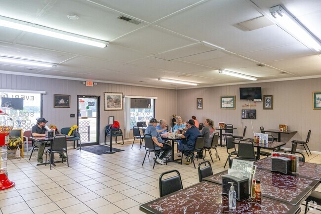 Locals love to come together and eat Everlina's Southern Cooking's ribs and brisket in Hazel Green.