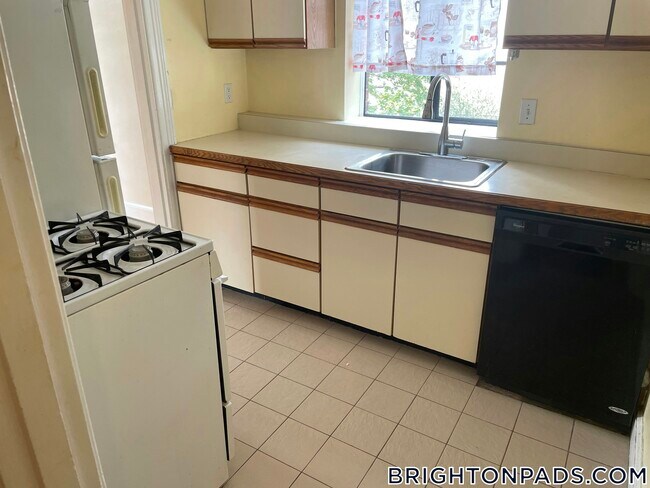 97 Strathmore Rd unit 7, Brighton, MA 02135 - photo 7