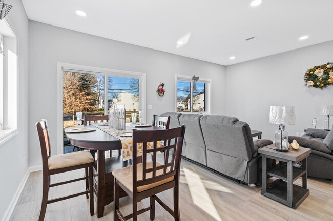 Dining & Family Rm Area