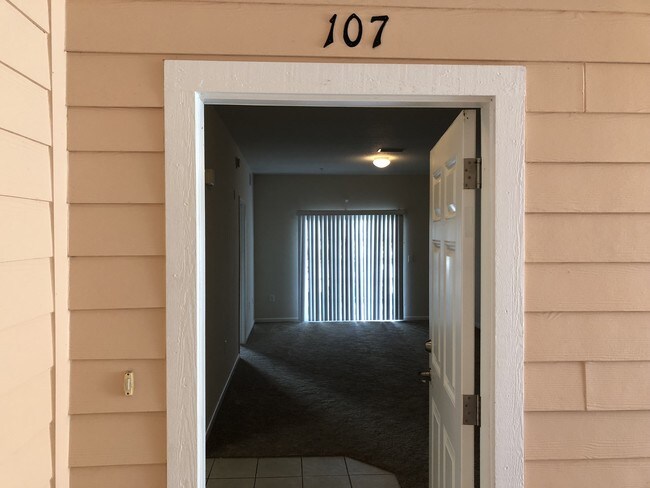 4917 Key Lime Dr unit 107, Jacksonville, FL 32256 - photo 2