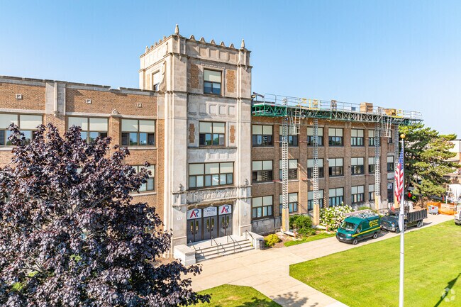 Horlick High School in Racine has a great student teacher ratio of 13 to 1.