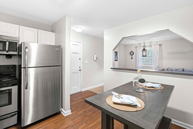 Kingswood - Students save up to 10%!, Chapel Hill, NC 27516 - photo 4