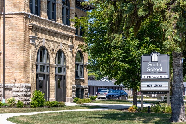 The courses at Smith Elementary School encourage critical thinking and creativity.