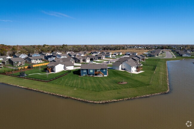 It is common for Maize homes to be located along small lakes.