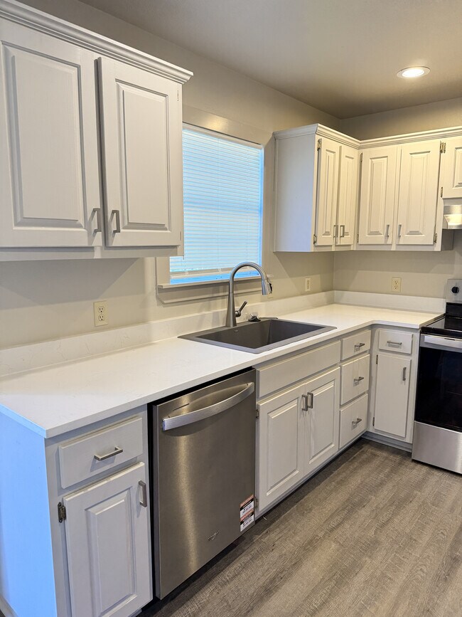 507 W Briarbrook Ln, Carl Junction, MO 64834 - photo 6