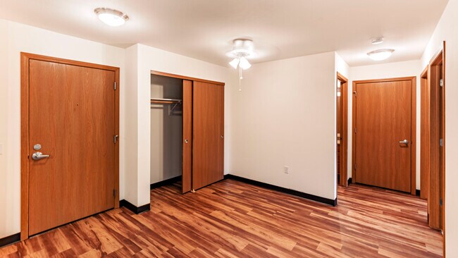 Berkshire Oconomowoc Senior Apartments, Oconomowoc, WI 53066 - photo 2