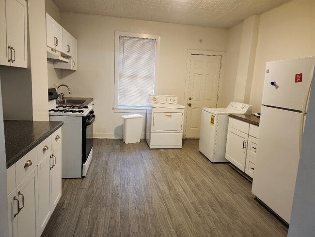 2134 E Oliver St, Baltimore, MD 21213 - photo 2