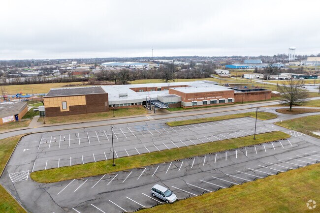 The student population of Hattie C. Warner Elementary School is 497 and the school serves 1-5.
