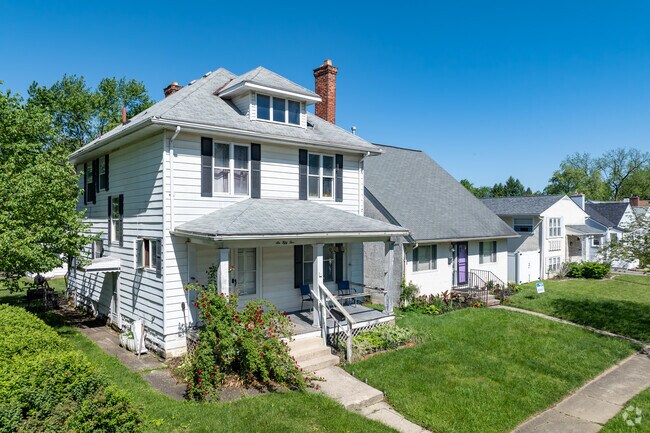 The single-family homes and duplexes in Eastmoor cost between $130,000 and $300,000.