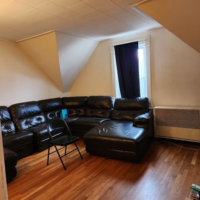 213 Lincoln St unit 3, Worcester, MA 01605 - photo 2