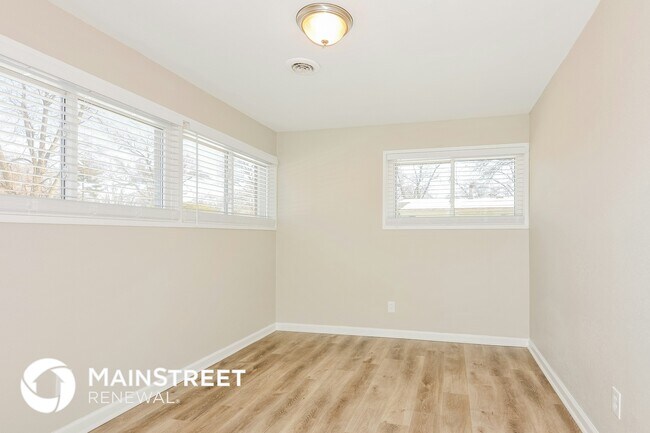 8412 Chalons Ct, Saint Louis, MO 63134 - photo 7