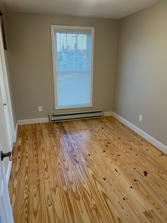 35 N Colony St unit 3, Wallingford, CT 06492 - photo 4