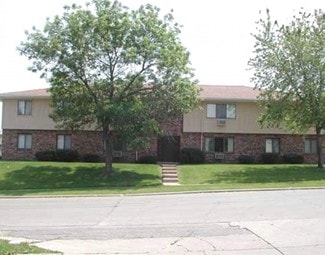 117-129 Harbet Ave NW, Cedar Rapids, IA 52405