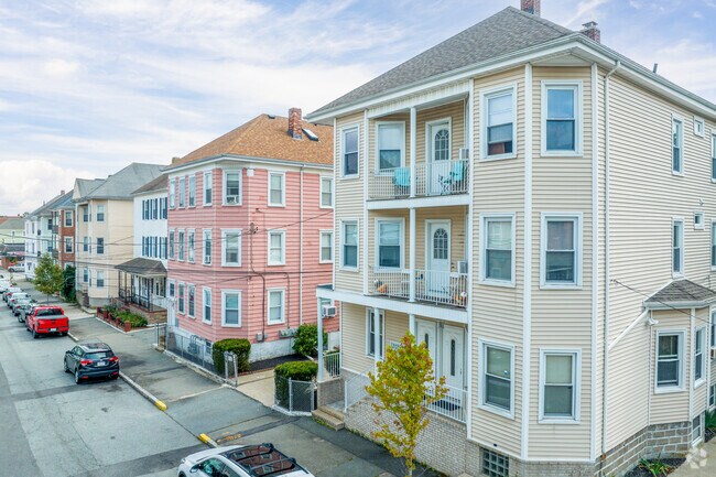 Multi family homes are abundant in the Riverside park neighborhood.