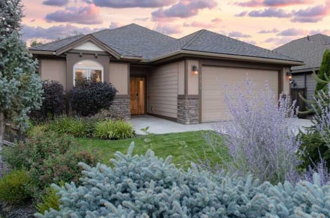 21302 NE Brooklyn Ct unit Sunrise Room, Bend, OR 97701 - photo 2