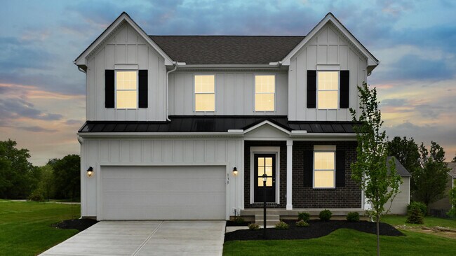 135 Magnolia Ln, Springboro, OH 45066 - photo 2