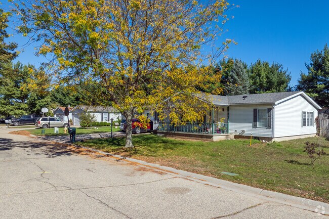 Middlebury South features many ranch-style homes with a variety of yard sizes.