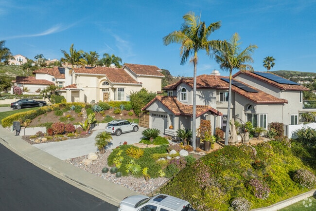 Many homes in Rancho San Clemente are Mediterranean or Spanish-style, with signature red tile roofs.