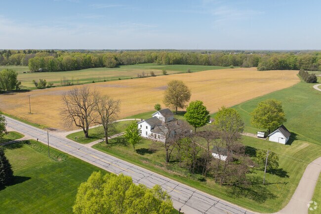 Most of Lamont and the surrounding areas are rural farmland.