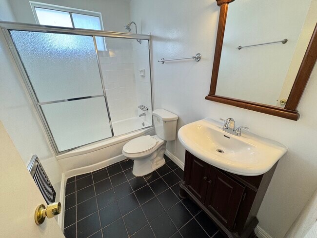 1126 W 37th Place unit 2, Los Angeles, CA 90007 - photo 7