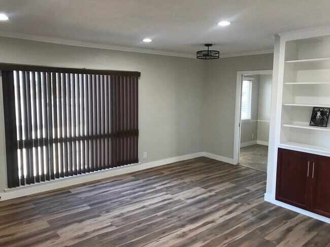 1742 W 83rd St unit 4, Los Angeles, CA 90047 - photo 3