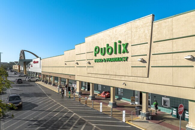 Publix Supermarkets have become a go to shopping destination in the Lakeland area.